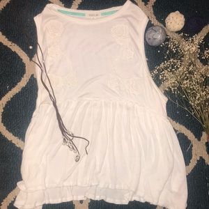 White lace detail tank top! 💕